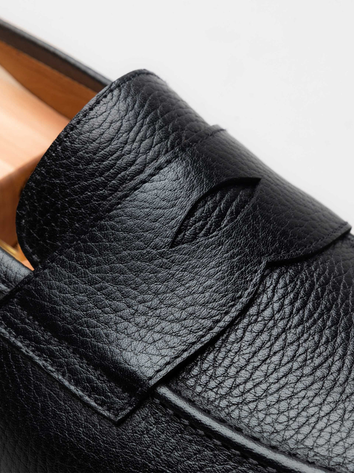 Men's Black Grained Leather Penny Loafers