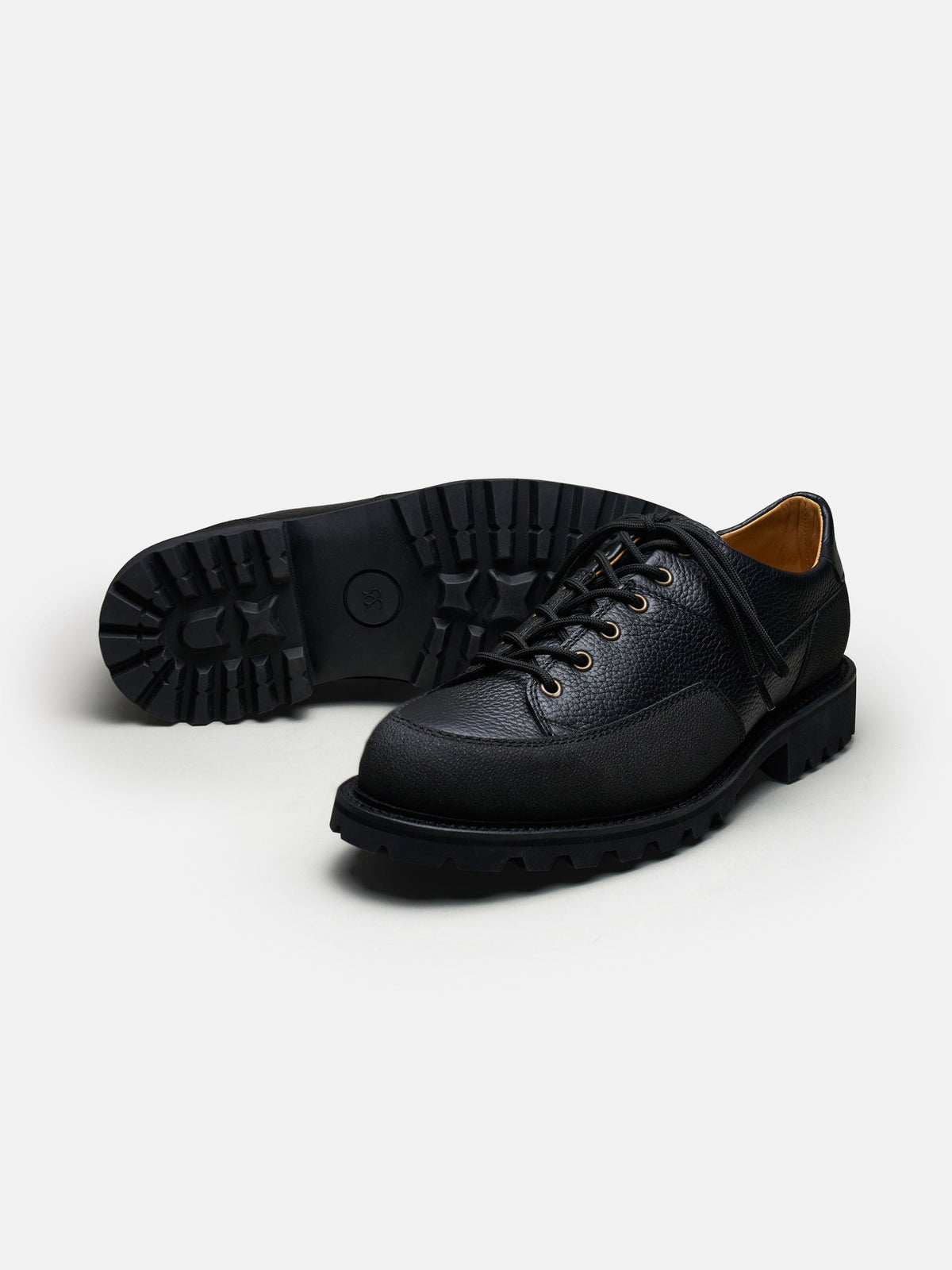 Men's Black Grained Leather Hiker Trainers – Hybrid